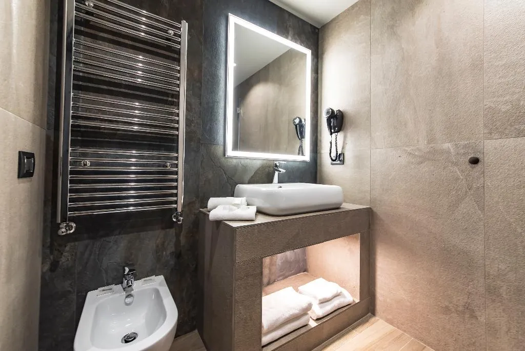 JUNIOR SUITE CAPACITY 2 Room, Just Hotel Milano, Milan