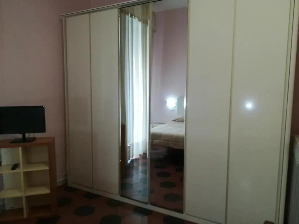 Room, Come D'Incanto a Napoli, Naples
