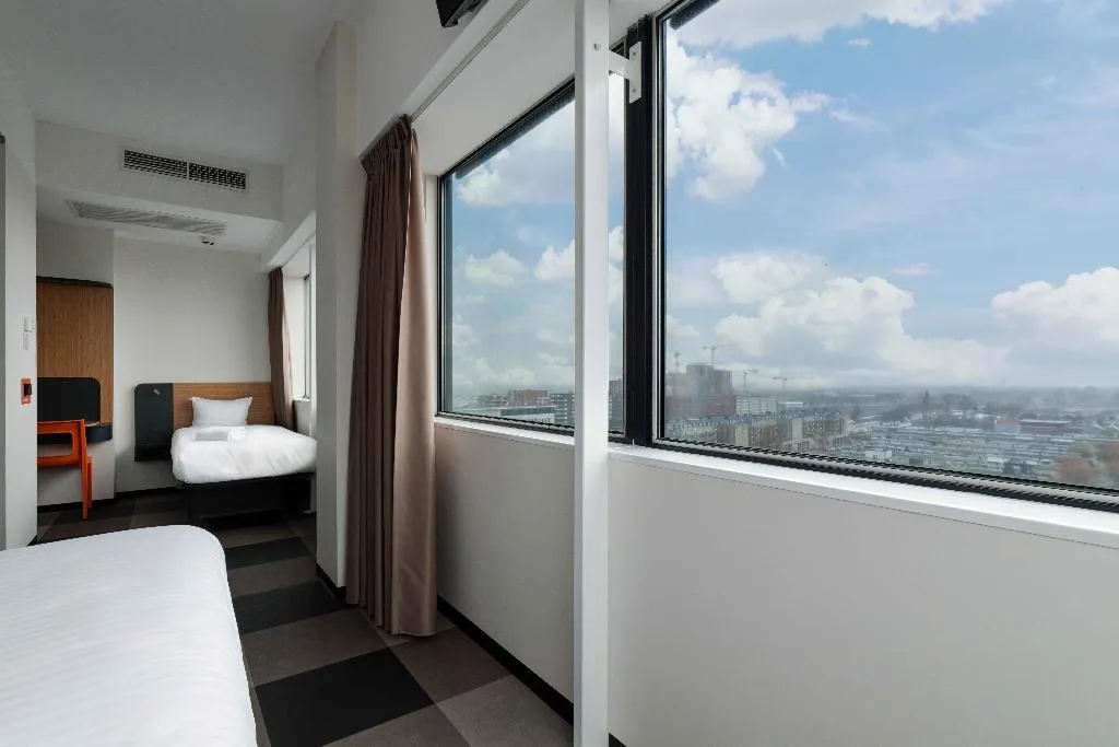 TRIPLE STANDARD Room, easyHotel Amsterdam Zaandam, Amsterdam