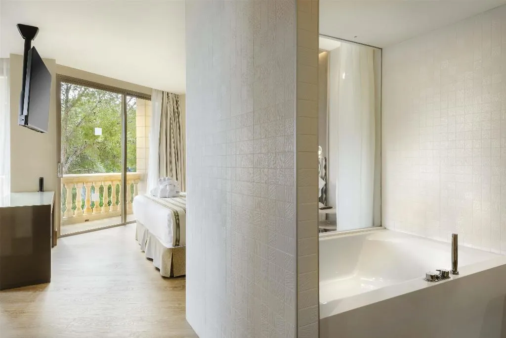 JUNIOR SUITE SEA FRONT Room, Barcelo Illetas Albatros, Majorca
