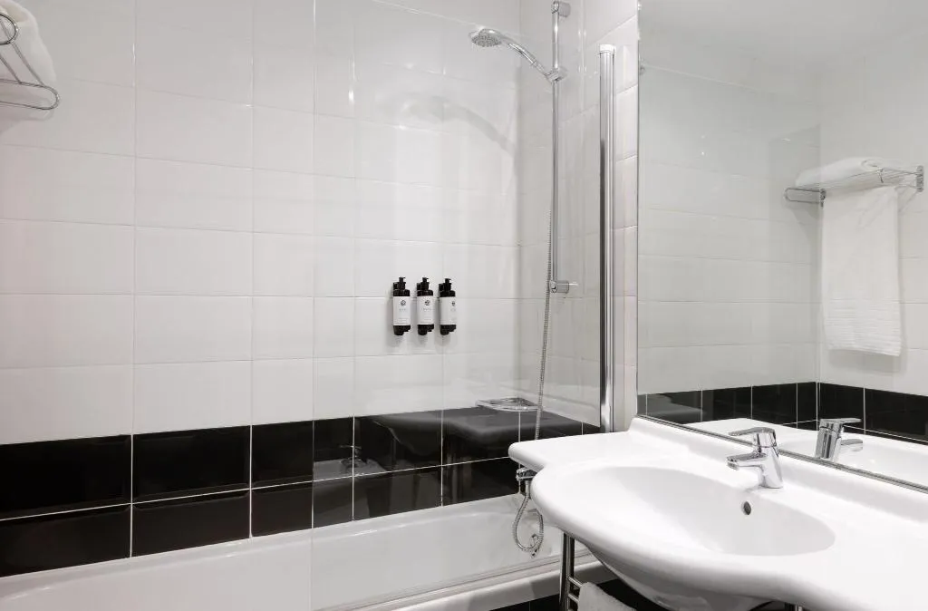 Double or Twin CITY VIEW QUEEN BED Room, Larios Málaga, Costa Del Sol