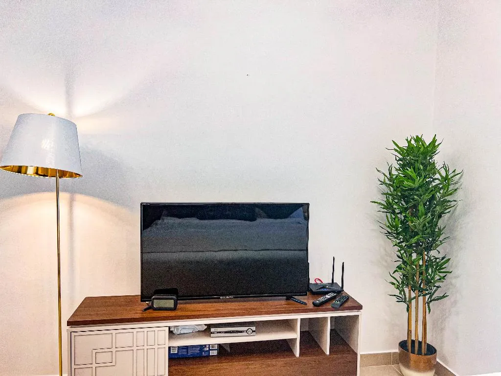 STUDIO ONE BEDROOM ONE BATHROOM Room, Goldcrest Executive, Dubai
