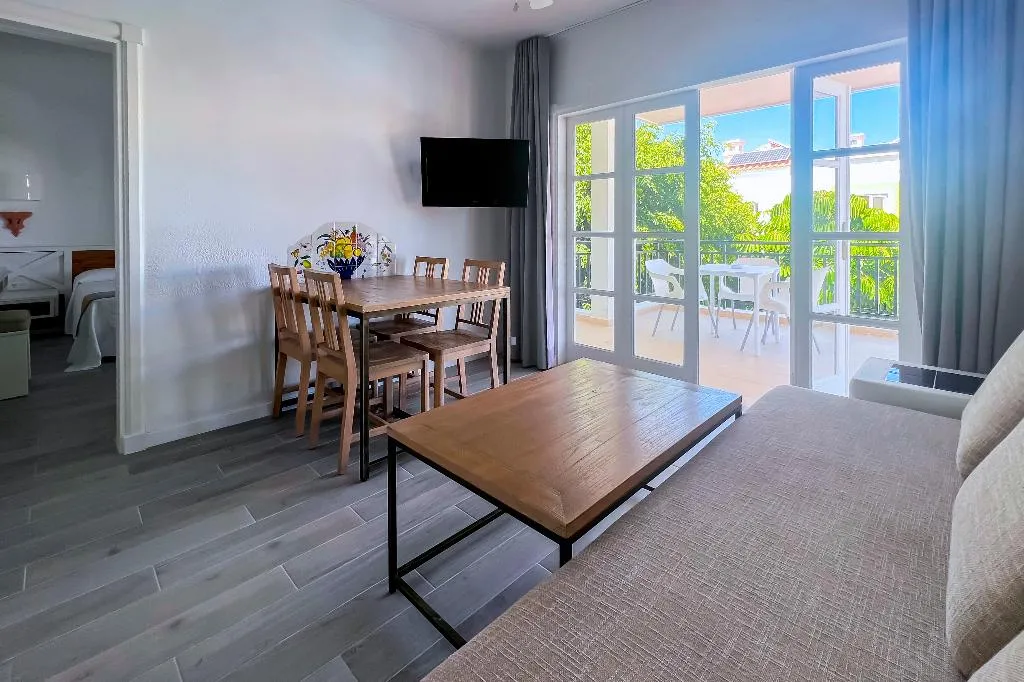 Room, Parque del Sol, Tenerife