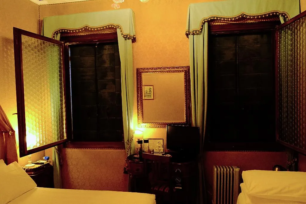 DOUBLE CITY VIEW QUEEN BED Room, San Gallo, Venice