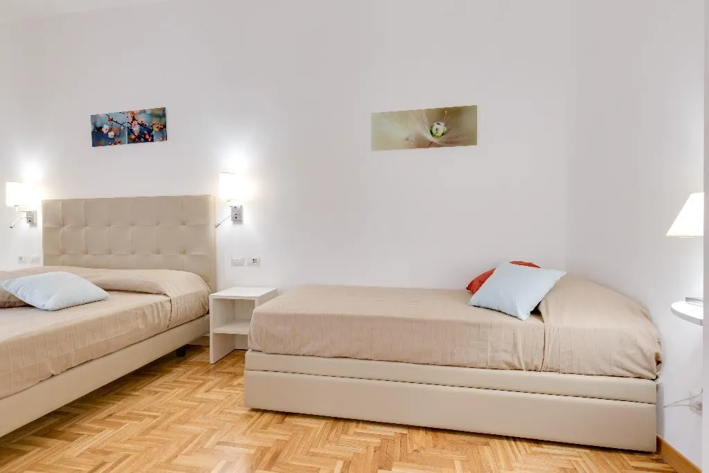 JUNIOR SUITE CAPACITY 4 Room, Dolce Luxury Rooms, Rome