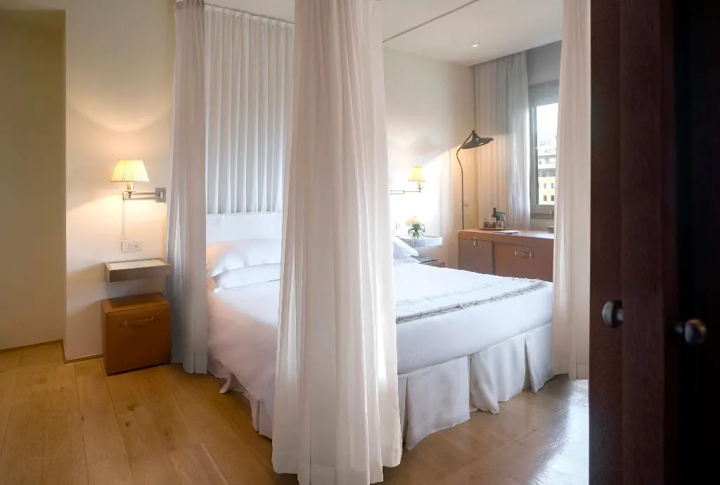 DOUBLE SINGLE USE PREMIER RIVER VIEW Room, Continentale, Florence