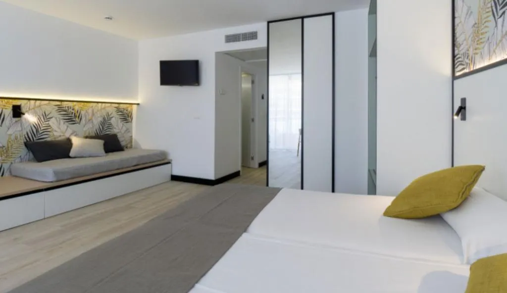 FAMILY ROOM CAPACITY 4 Room, Medplaya Calypso, Costa Dorada