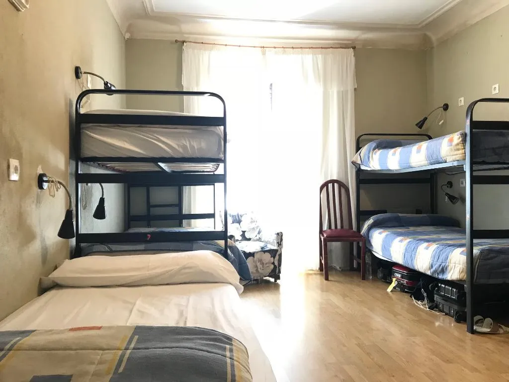 Bed in dormitory CAPACITY 6 Room, Hostel RC Miguel Angel, Madrid