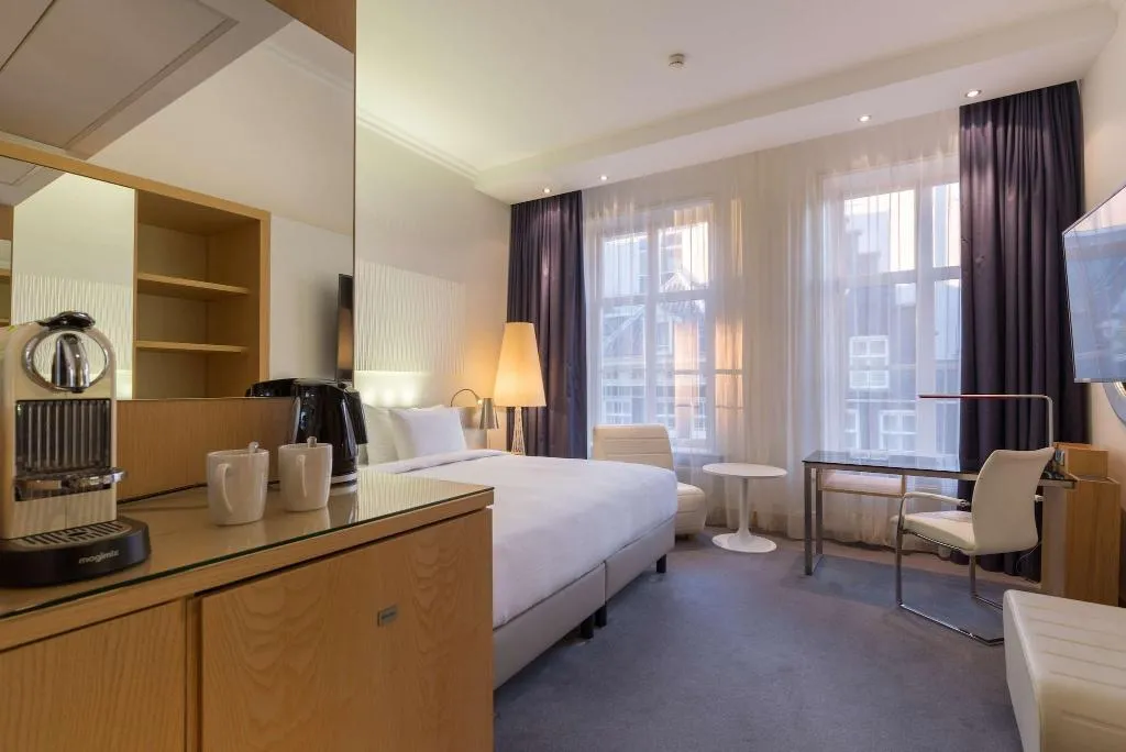 TWIN PREMIUM Room, Radisson Blu Hotel Amsterdam, Amsterdam