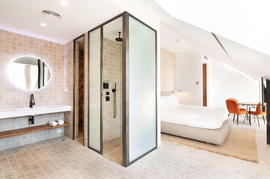Room, Atocha Hotel Madrid, Tapestry Collection by Hilton, Madrid