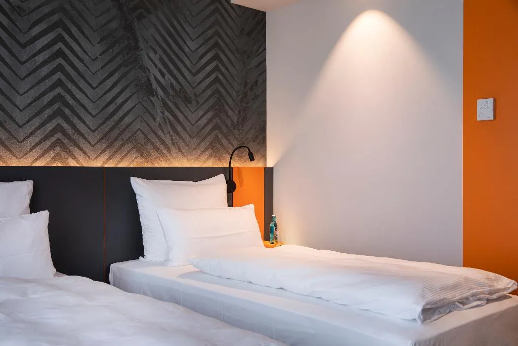 TWIN BUSINESS Room, LOGINN Hotel Berlin Airport, Berlin