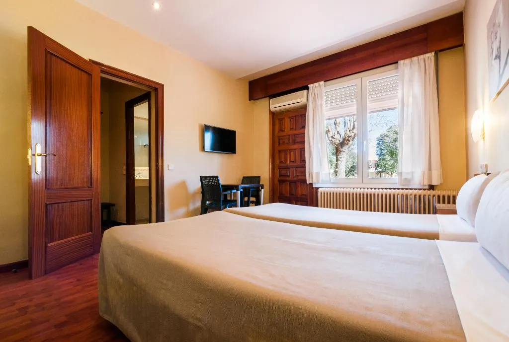 DOUBLE STANDARD Room, Los Olivos, Madrid