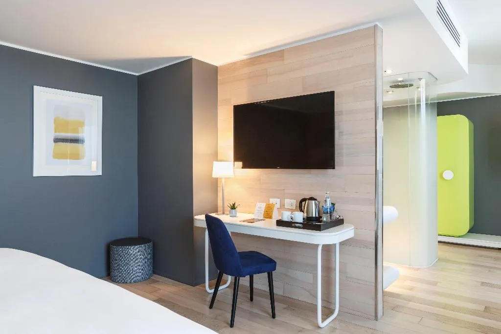 DOUBLE PREMIUM CITY VIEW Room, Voco Milan Fiere, Milan