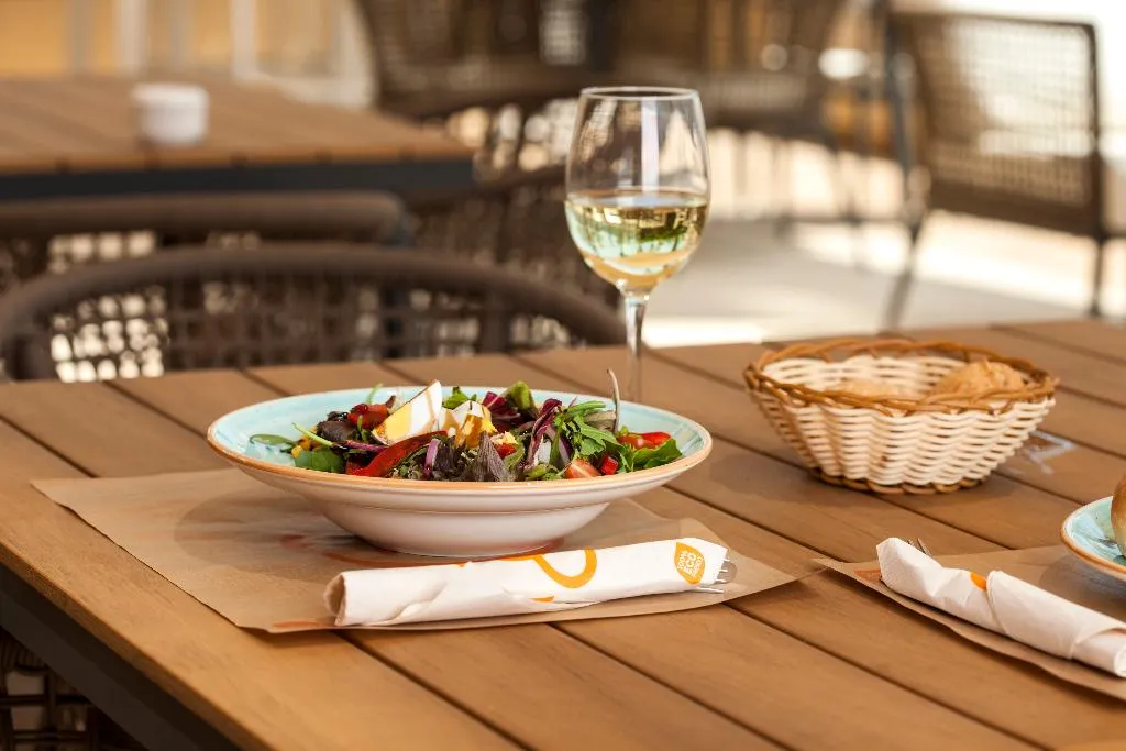 Bar, Hotel Monterrey Roses by Pierre & Vacances, Costa Brava