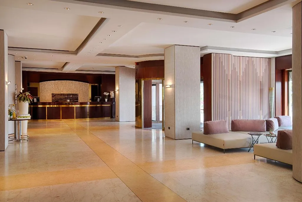 Lobby, NH Palermo, Palermo