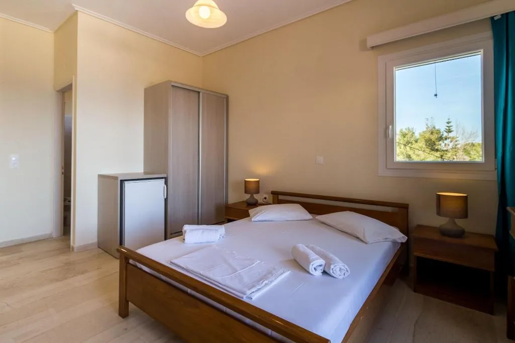 Room, Blue Horizon Studios, Zante