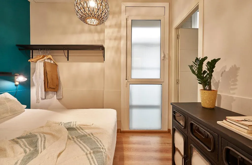 APARTMENT CAPACITY 5 THREE BEDROOM Room, Barcelona Sants Station Apartments, Barcelona