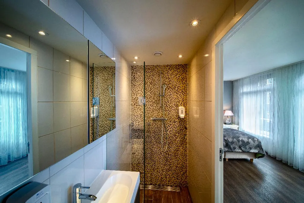 TRIPLE STANDARD Room, Hotel Jupiter, Amsterdam