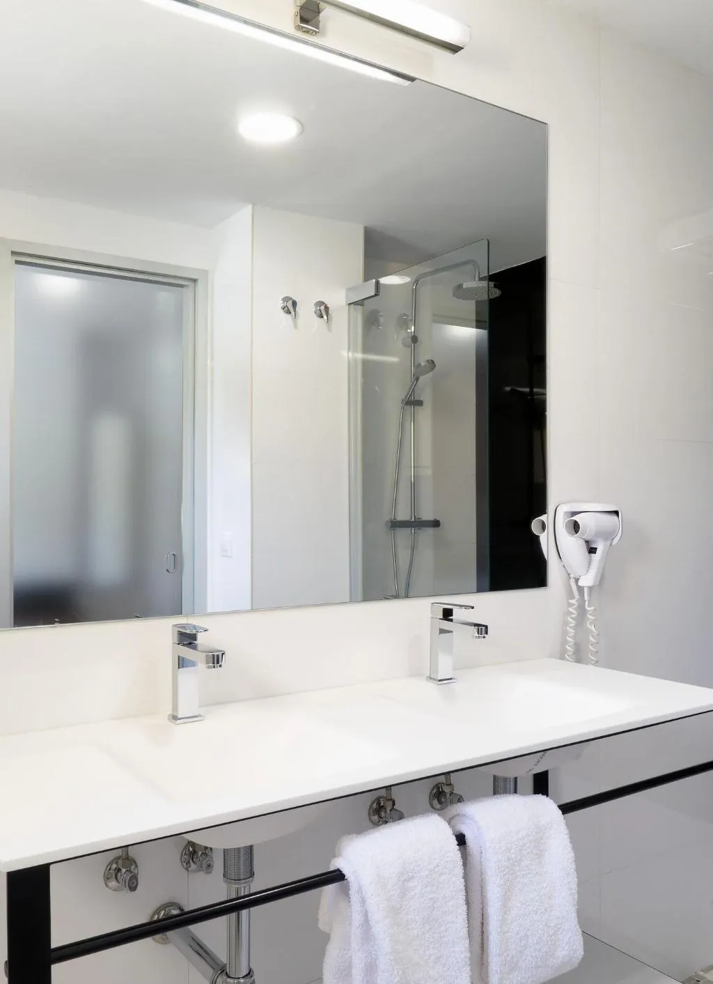Room, Aatu, Costa Brava