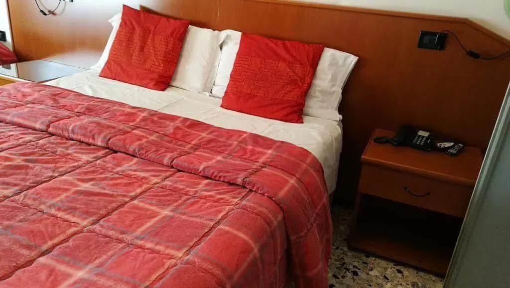Room, Albergo Ristorante Roma, Milan