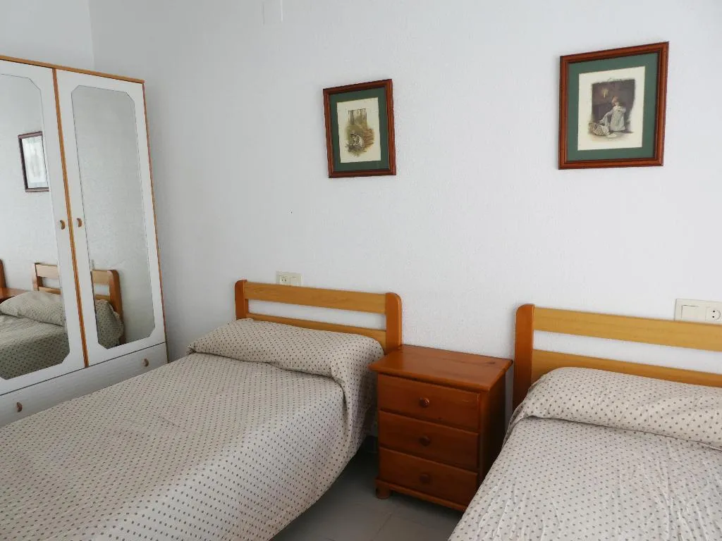 APARTMENT CAPACITY 6 TWO BEDROOMS Room, Apartamentos Font Nova 3000, Valencia