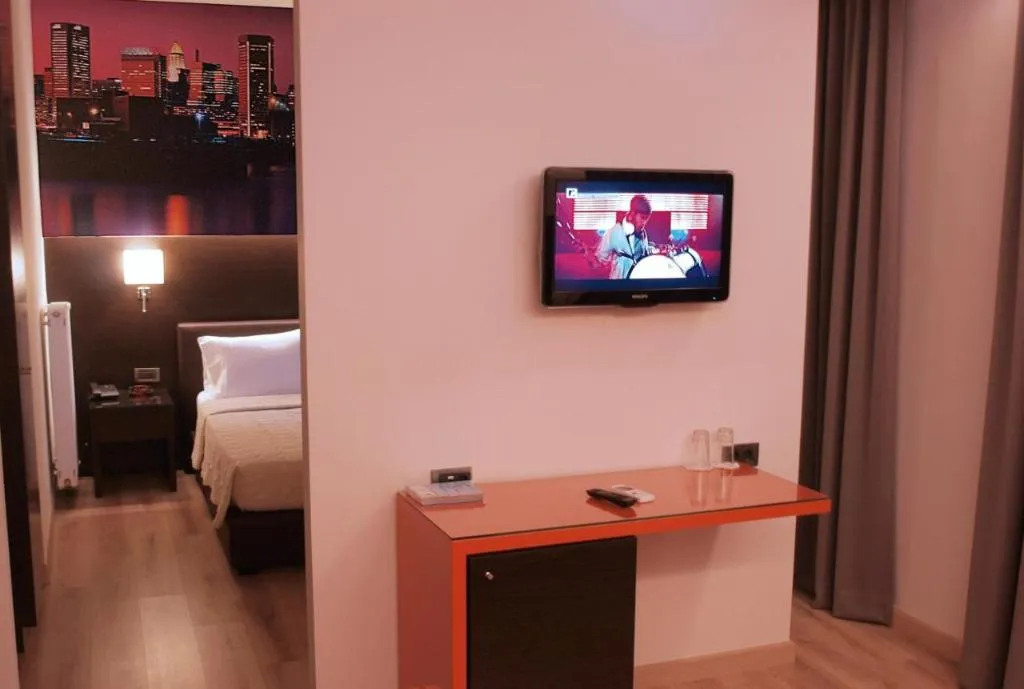 Room, Athens City, Athens