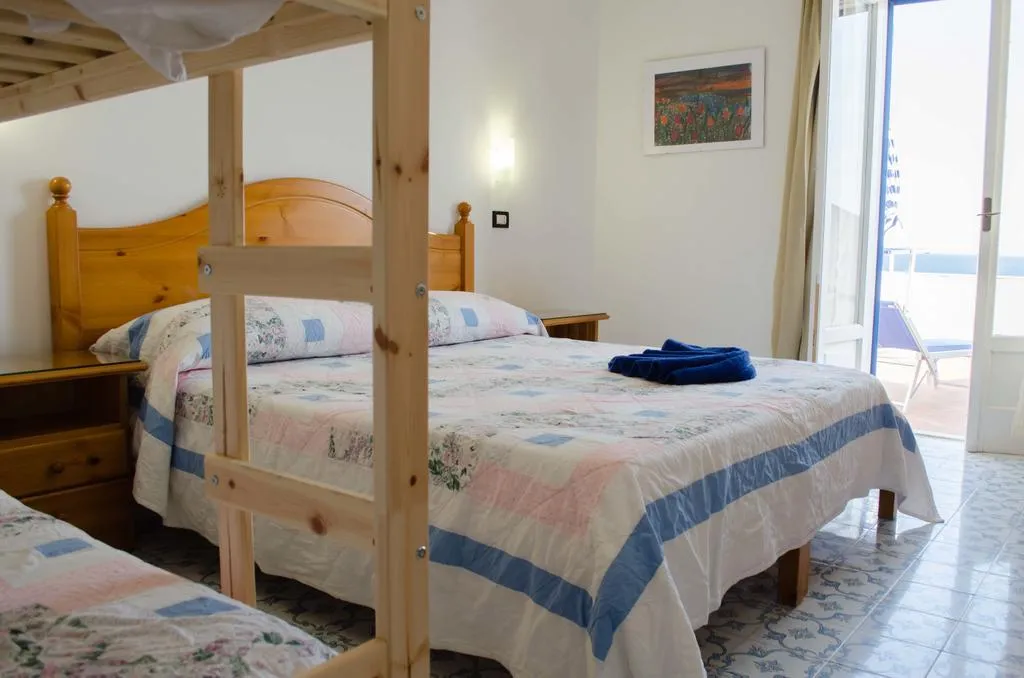 QUADRUPLE STANDARD Room, Regina del Mare, Naples