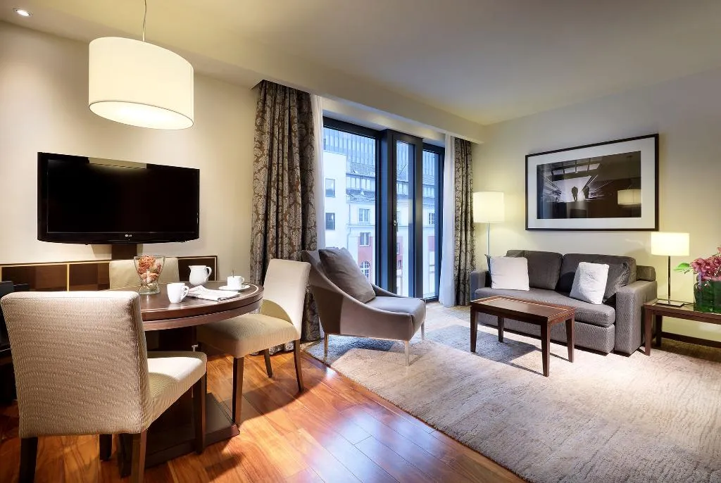 JUNIOR SUITE STANDARD Room, Eurostars Berlin, Berlin