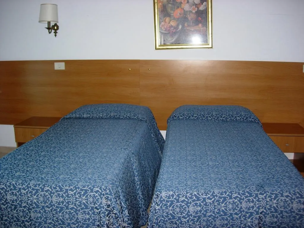 Room, Residence Lodi, Rome