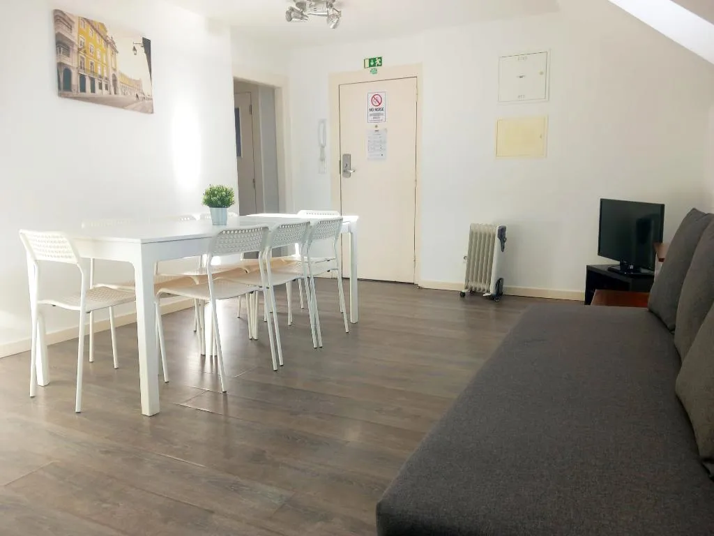 FAMILY ROOM THREE BEDROOMS Room, City Stays Cais do Sodré Apartments - Adults Only, Lisbon