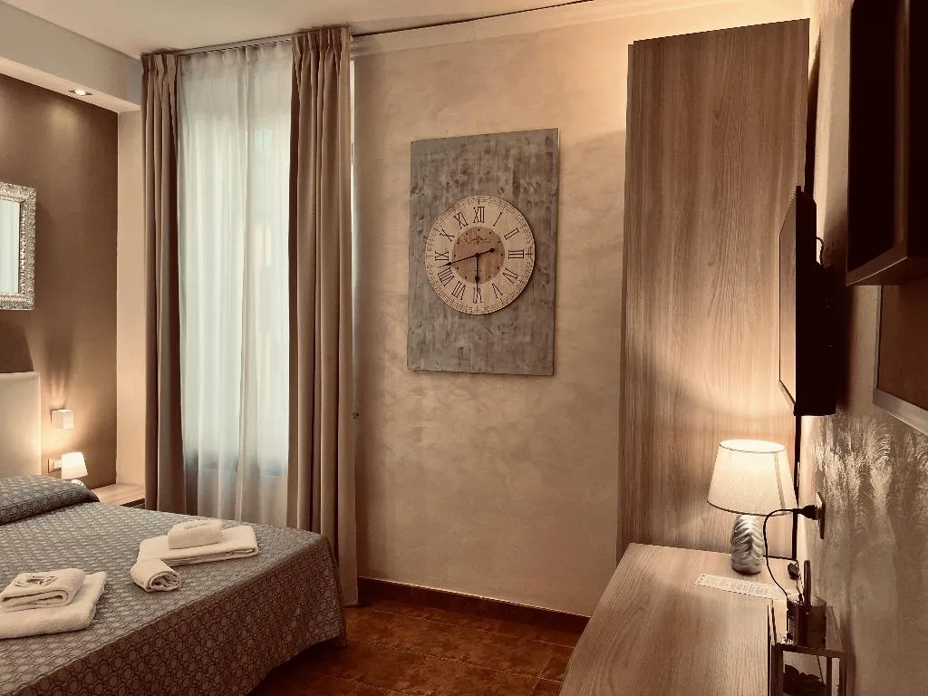 DOUBLE STANDARD Room, Alinari, Florence