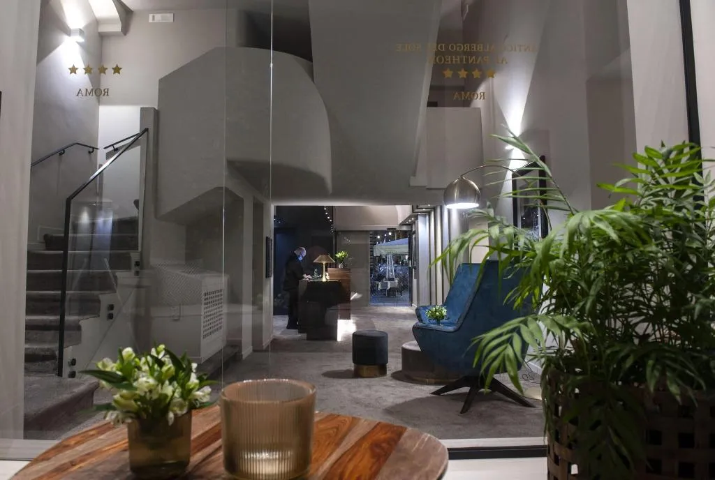 Lobby, Antico Albergo del Sole al Pantheon, Rome