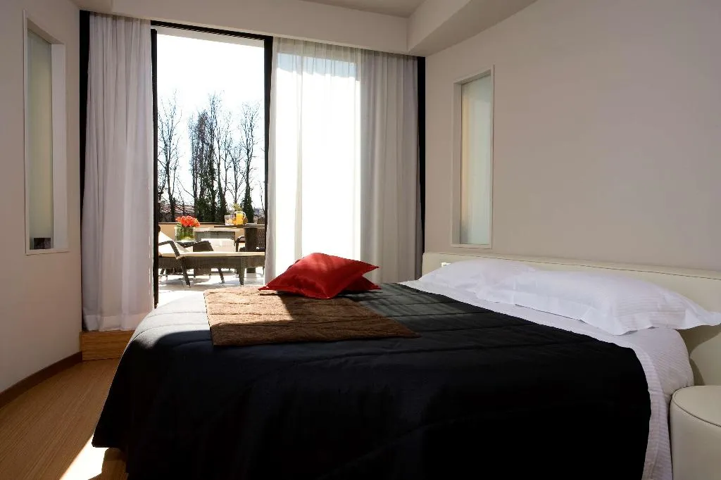 SUITE KING SIZE BED Room, Best Western Plus Hotel Galileo Padova, Venice