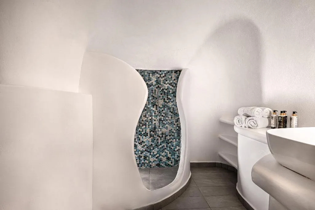 SUITE WITH JACUZZI Room, Caldera Premium Villas, Santorini