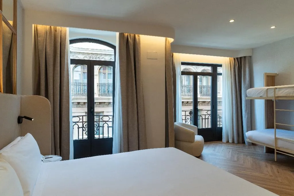 QUADRUPLE STANDARD Room, Petit Palace Chueca, Madrid