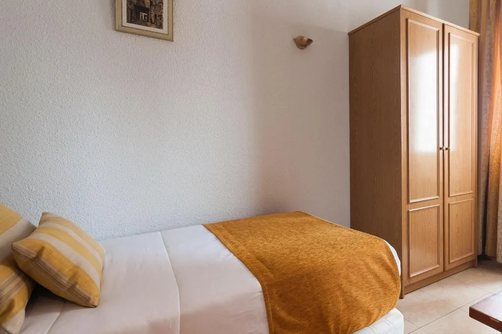Room, Josefina Hostal, Madrid