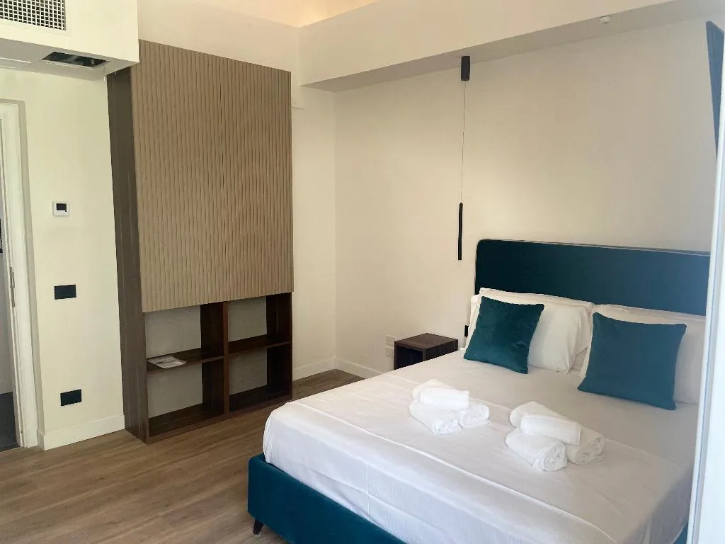 Double or Twin DELUXE ONE BED Room, Hotel Tesoro Pompeiano, Naples