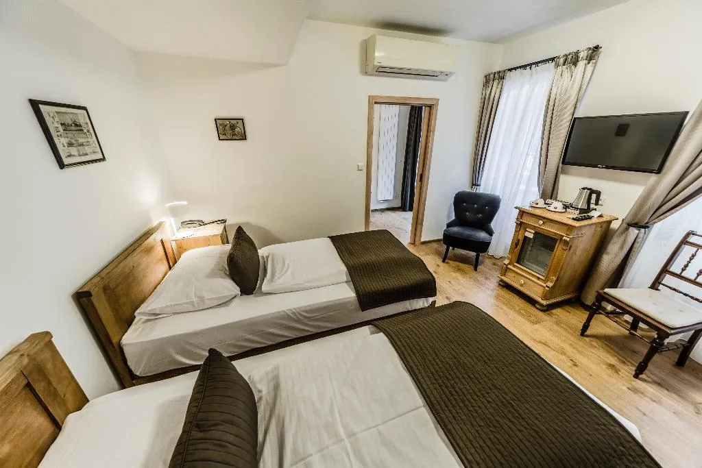 DOUBLE STANDARD Room, Archibald at the Charles Bridge, Prague