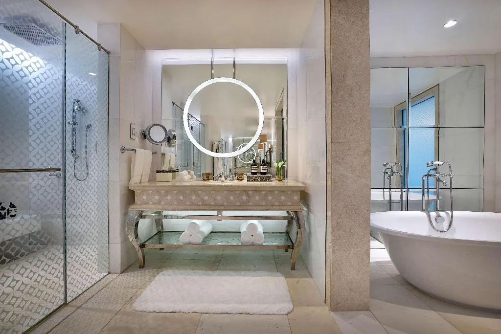 SUITE STANDARD Room, Waldorf Astoria Dubai Palm Jumeirah, Dubai