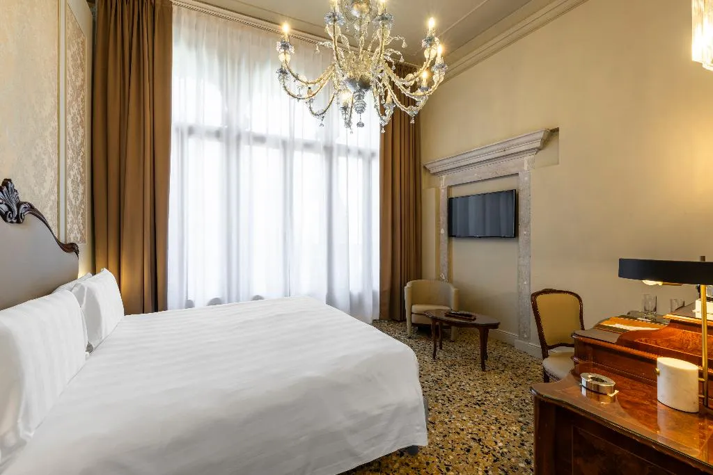 JUNIOR SUITE WITH BALCONY WITH VIEWS Room, Colombina, Venice