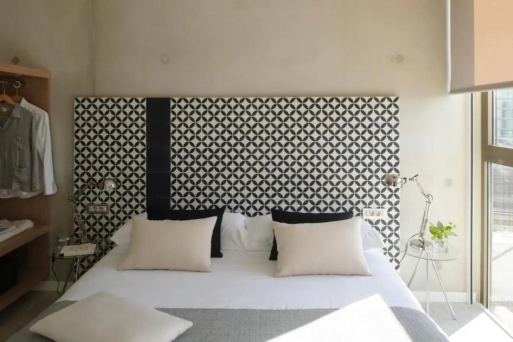 APARTMENT STANDARD Room, Eric Vokel Amsterdam Suites, Amsterdam