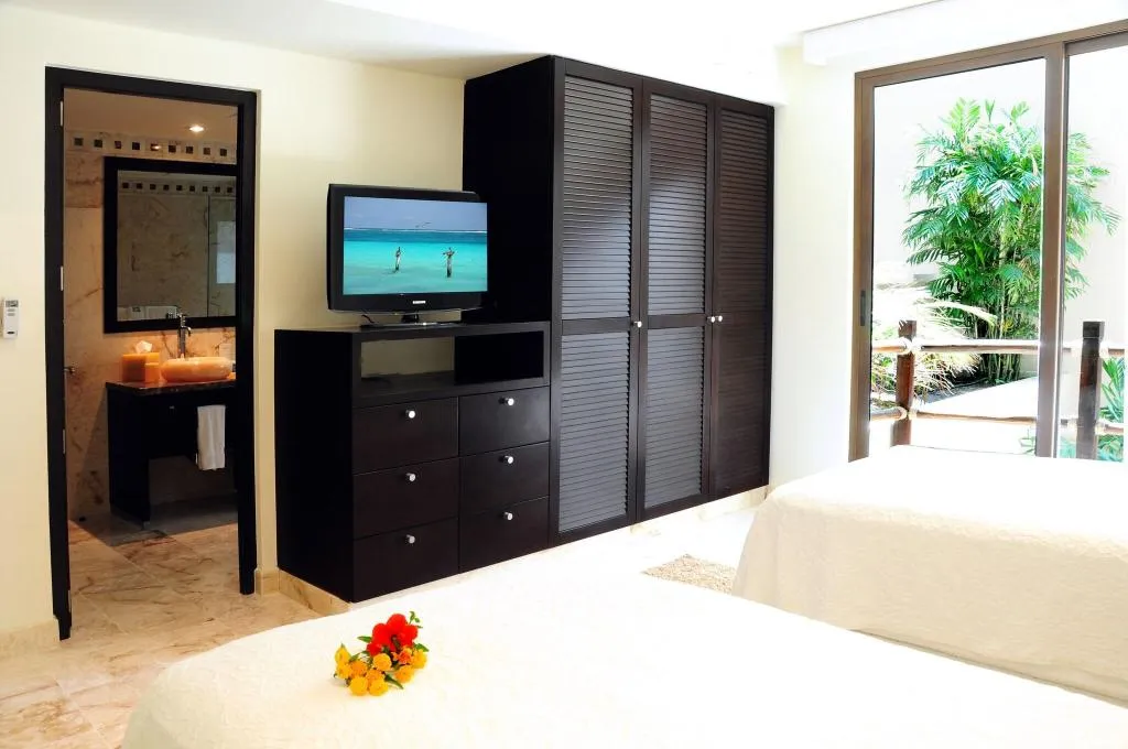 TWIN DELUXE Room, El Taj Ocean Front and Beachside Condo Hotel, Playa Del Carmen