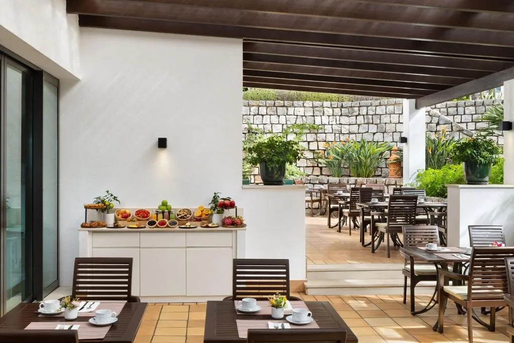 Restaurant, Pine Cliffs Residence, Algarve