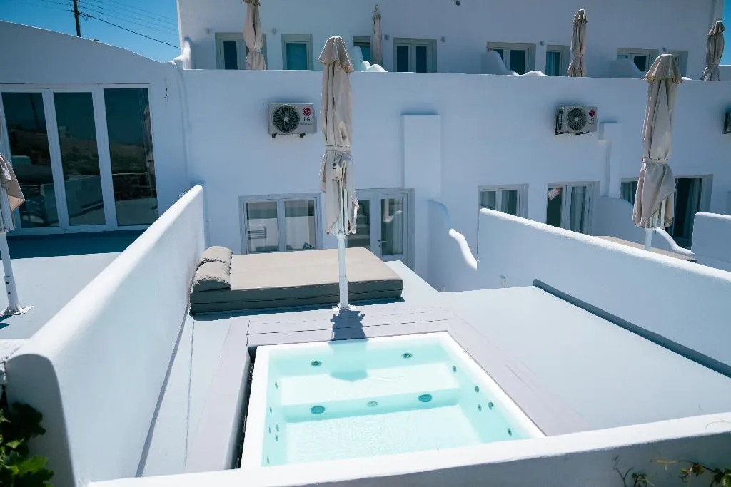 FAMILY ROOM GARDEN VIEW Room, Serenita Luxury Suites, Santorini