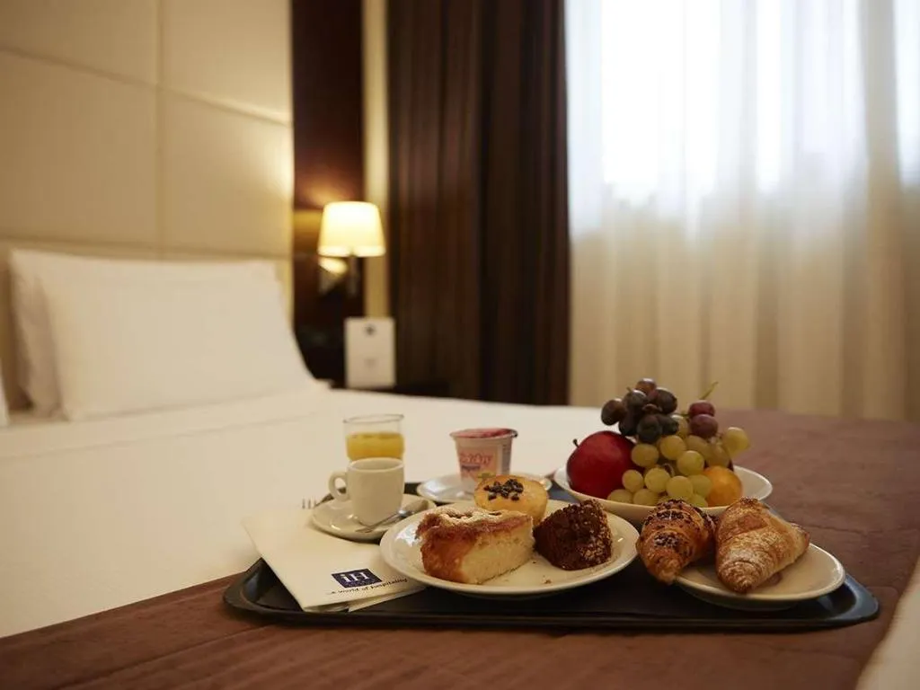 Room, iH Hotels Milano Watt 13, Milan
