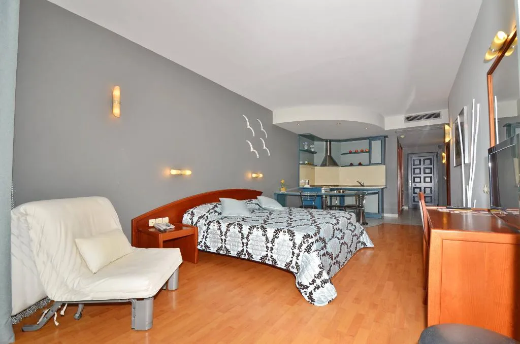 STUDIO STANDARD Room, Evilion, Thessaloniki