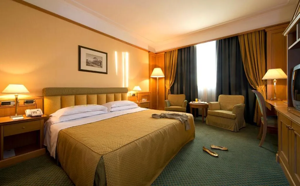 DOUBLE SUPERIOR QUEEN BED Room, Grand Hotel Barone Di Sassj, Milan