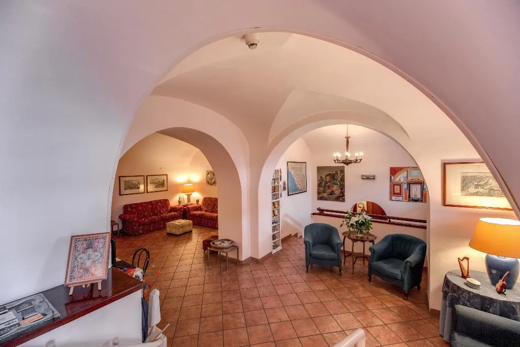 Lobby, Corona, Rome