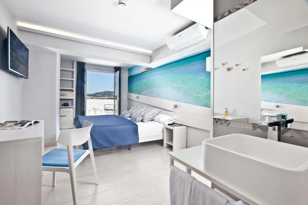 Double or Twin STANDARD Room, Ryans La Marina, Ibiza