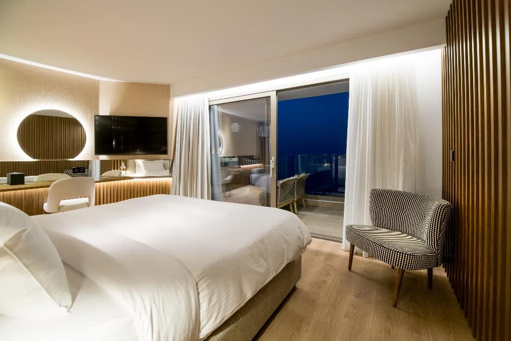 SUITE WITH JACUZZI Room, AKASHA Beach Hotel and Spa, Crete